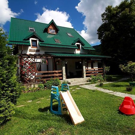 ホテルVila Sucu Poiana Mărului エクステリア 写真